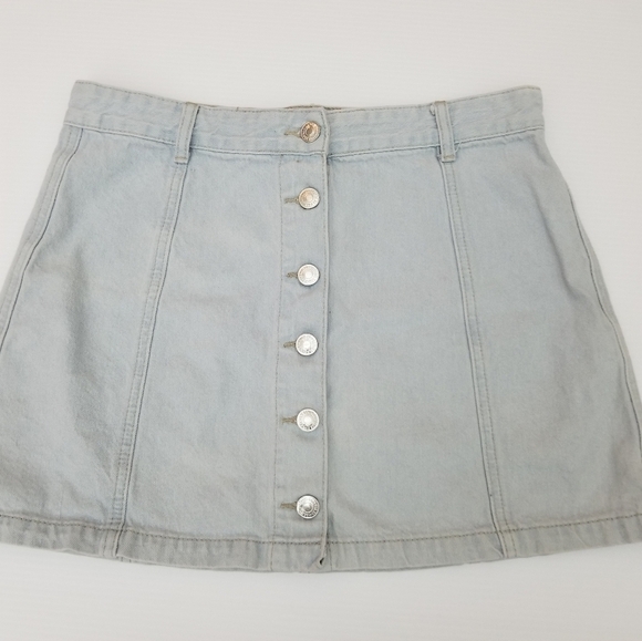 Forever 21 Light Denim Buttoned Front Casual Y2K Simple Mini Skirt, size 30 - Picture 1 of 5